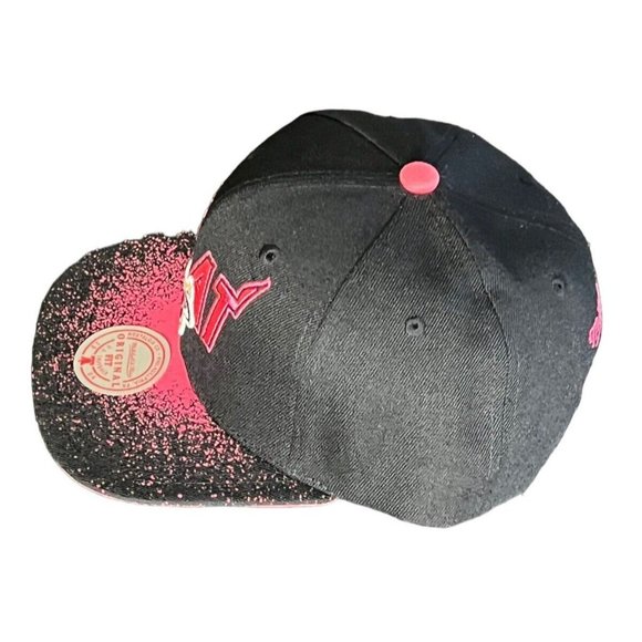 Mitchell & Ness MIAMI HEAT NBA SNAPBACK Spray Paint Black/Pink Cap/Hat OSFM - Picture 2 of 7